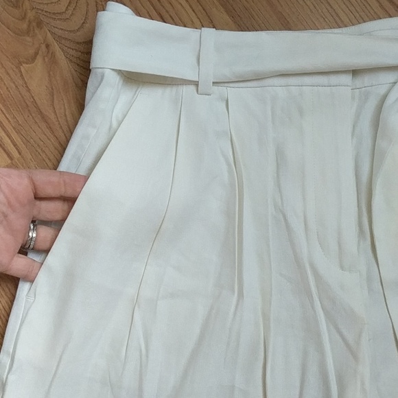 ⭐ Ann Taylor Linen Pleated Shorts w/ Tie Sash NWT - Picture 2 of 8